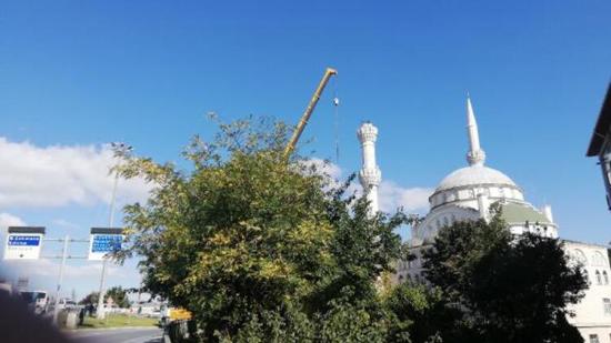 تفكيك مئذنة مسجد أفجيلار المتضرر من الزلزال