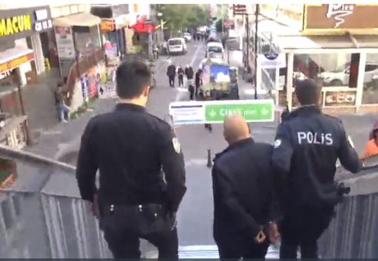 اعتقال مواطن تحرش بفتاة داخل المتروبوس في إسطنبول