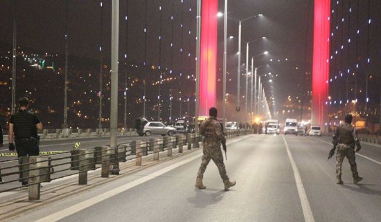 ترمب يتسبب في إغلاق جسر 15 تموز في إسطنبول الليلة الماضية