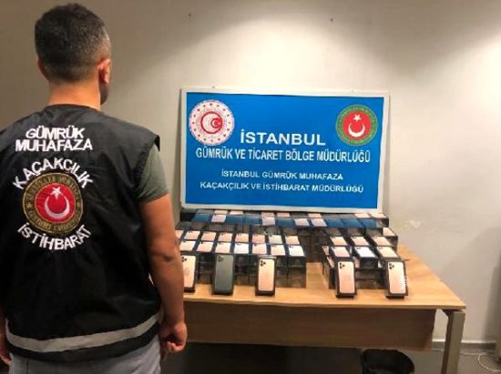 ضبط 179 هاتف بحوزة 3 أجانب في مطار صبيحة كوكجن باسطنبول
