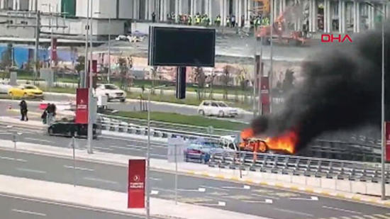 حريق في مدخل مطار إسطنبول