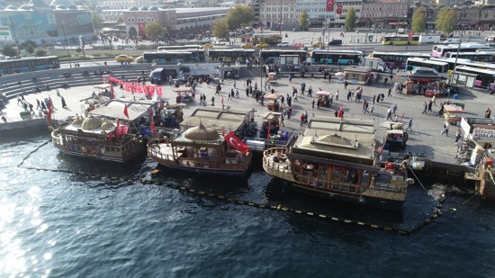 قرار جديد لبلدية إسطنبول.. إزالة قوارب بيع السمك من ساحل أمينونو
