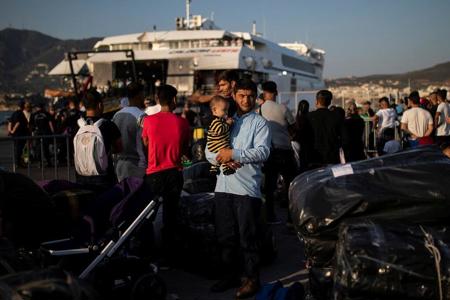 البرلمان اليوناني يوافق على تسريع إجراءات إعادة المهاجرين إلى تركيا