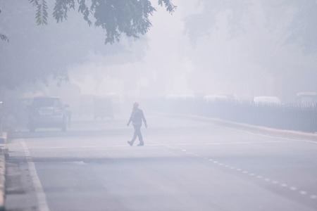 صور :السلطات الهندية تفرض حالة الطوارئ في العاصمة نيودلهي بسبب ارتفاع معدلات تلوث الهواء