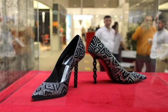بيع زوج أحذية في إسطنبول بـ 65 ألف ليرة تركية