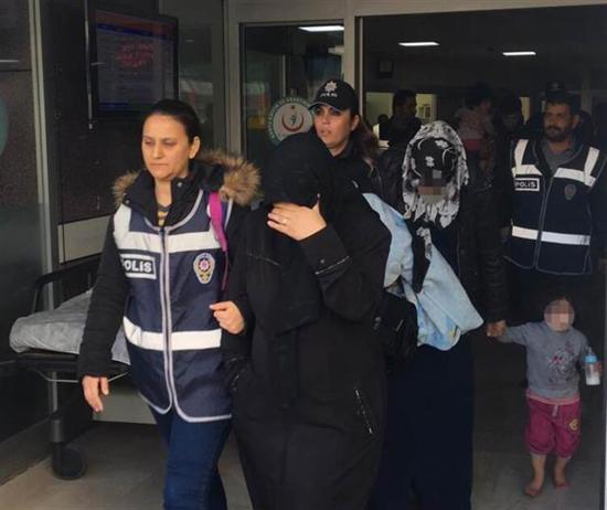 اعتقال عائلة سورية  تركت أطفالها الرضع في البرد جنوب تركيا