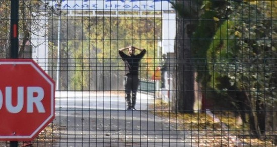 الداخلية التركية تقرر تسليم الإرهابي العالق على حدود اليونان لأمريكا