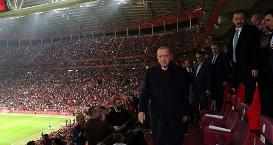 أردوغان لم يترك المنتخب الوطني وحده أمام إيسلندا