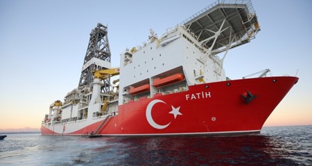 مسؤول تركي: سفينة التنقيب فاتح تبدأ العمل قبالة قبرص