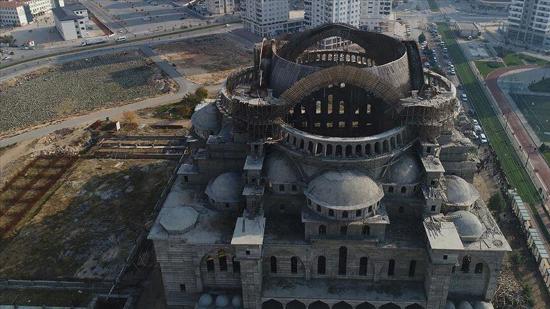 وفاة مهندس مدني بعد انهيار مسجد قيد الإنشاء في تركيا
