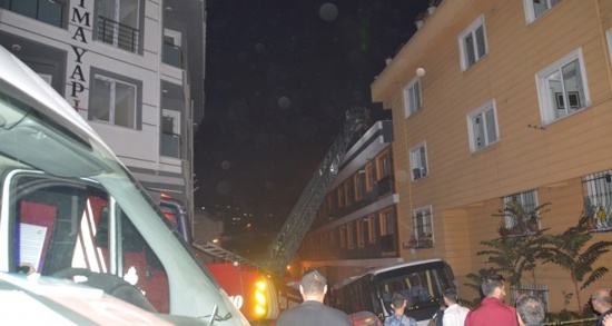 اندلاع حريق بمبنى من 9 في شيشلي بإسطنبول