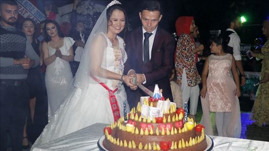عريس تركي يستبدل كعكة الفرح بالكبة النية في حفل زفافه