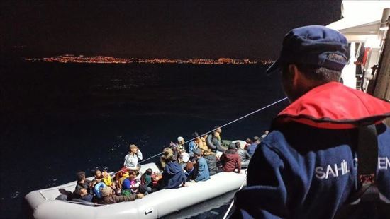ضبط 51 مهاجرا غير نظامي بينهم 20 طفلاً غربي تركيا