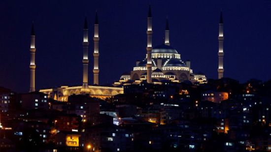 تأخير صلاة الفجر نصف ساعة في إسطنبول