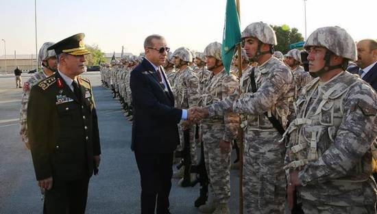 أردوغان يكشف عن تشييد قاعدة عسكرية جديدة في قطر