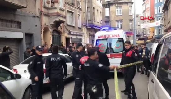 5 إصابات في هجوم مسلح على مقهى إنترنت وسط إسطنبول