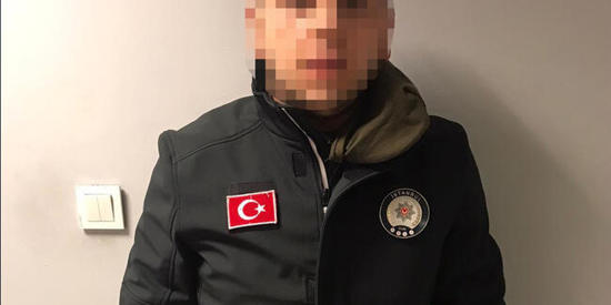 اعتقال سوري وتركي لتنكرهما في زي للشرطة بإسطنبول