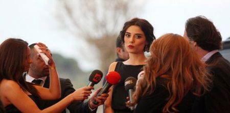 ممثلة تركية: الرئيس أردوغان ليس الله.. والدافع !