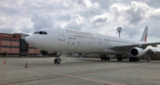 طائرة ركاب معروضة للبيع أمام الجمهور في مطار أتاتورك