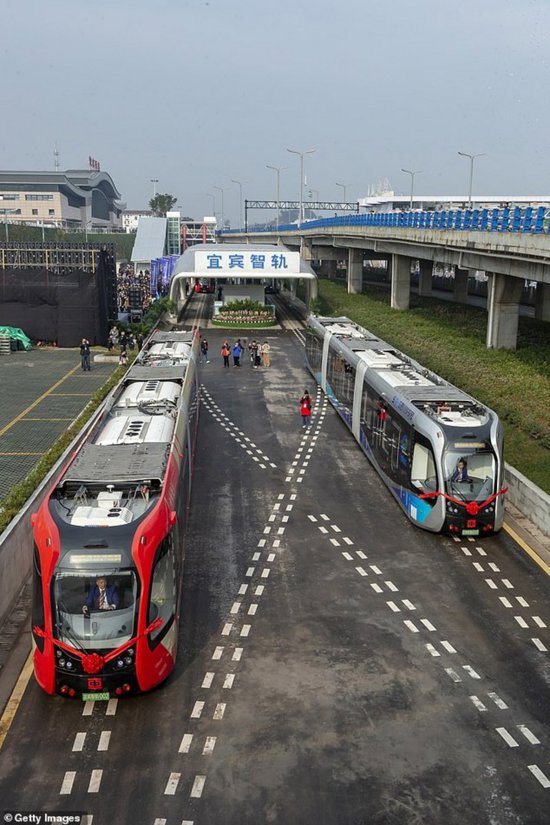 الصين تدشن قطار ذكي بدون قضبان حديدية