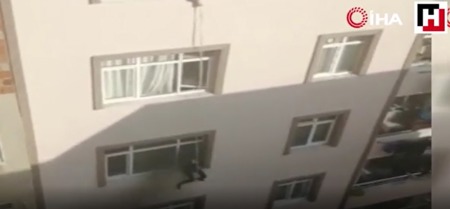 انقاذ امرأة حامل بأعجوبة من حريق اندلع في مبنى باسطنبول