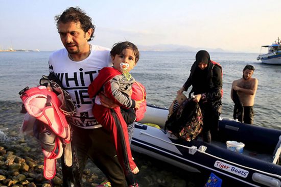 خفر السواحل التركي ينقذ 24 سوريًا وفلسطينيًا قبالة إزمير