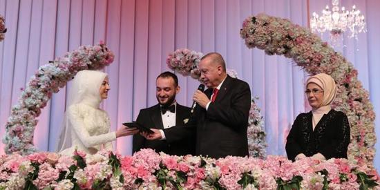 الرئيس أردوغان يشهد على زواج نجل وزير النقل في إسطنبول