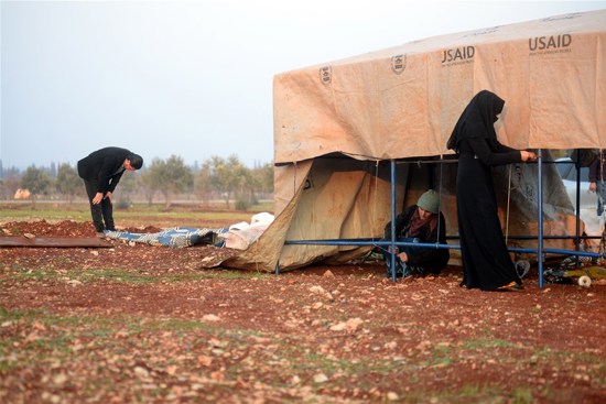 هجرة جديدة للسوريين المدنيين من "إدلب" تحت غارات الأسد المتواصلة