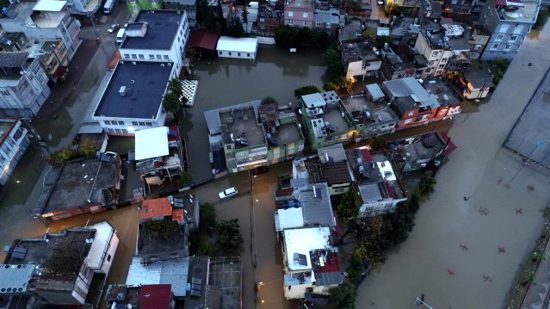 ترجمة.. فيضانات في أضنة وإنهيار عدد من الشوارع