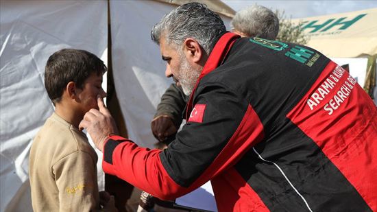 تركيا تقدم خدمات طبية للنازحين في إدلب السورية
