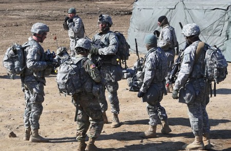 قصف يستهدف قاعدة عسكرية تستضيف جنودًا أمريكيين شمال العراق
