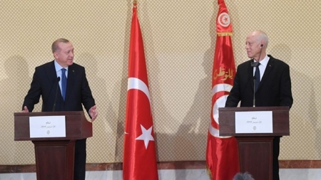 تونس تنفي طلب أردوغان استعمال مجالها الجوي والبحري
