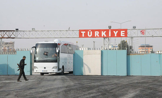 السلطات التركية ترحّل 3 إرهابيين أجانب إلى بلدهم