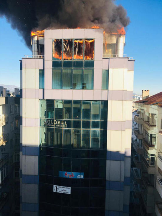حريق في مركز تجاري غربي تركيا