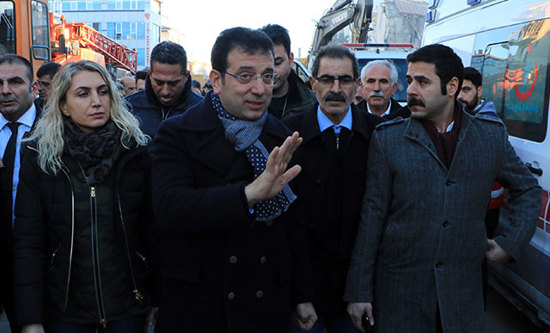 رئيس بلدية إسطنبول إمام أوغلو يتفقد الأضرار في ألازيغ