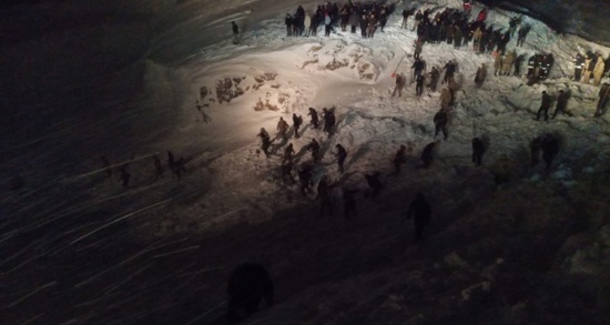 فقدان ركاب حافلة إثر انهيار جليدي في شرق تركيا