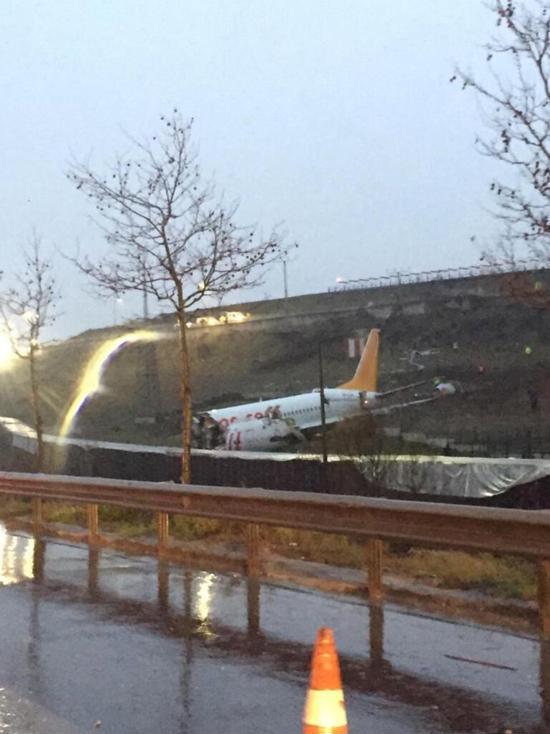 تحطم طيارة في مطار صبيحة كوكجن باسطنبول