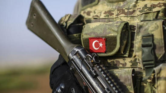 استشهاد جندي تركي إثر انقلاب مركبة في منطقة نبع السلام