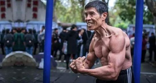 "كورونا" يهزم بطل كمال أجسام في الصين
