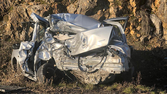 مصرع سائق شاحنة واصابة والده بجروح خطيرة في حادث مروع بأنقرة