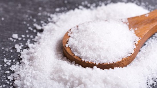 دراسة: التوقف عن تناول الملح يقي من الإصابة بأمراض القلب