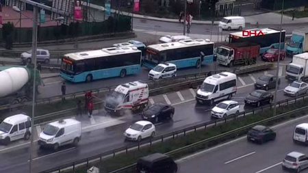 احتراق سيارة اسعاف كانت تحمل مريضاَ في إسطنبول