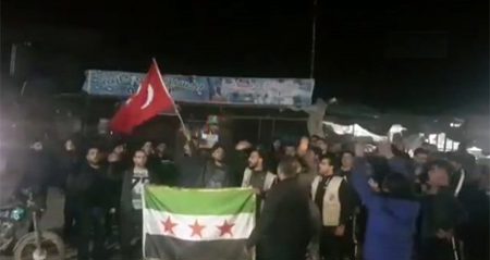 ​​​​​​​سورويون ينددون بجريمة إدلب ويقدمون التعازي للشعب التركي
