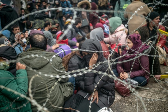 وزير الداخلية يفصح عن مغادرة عشرات آلاف المهاجرين لتركيا