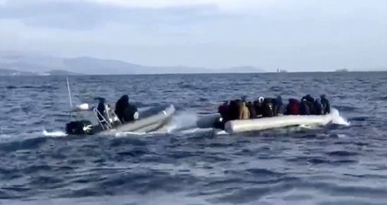 ​​​​​​​شاهد.. كيف أنقذ خفر السواحل التركي مهاجرين علقوا في البحر