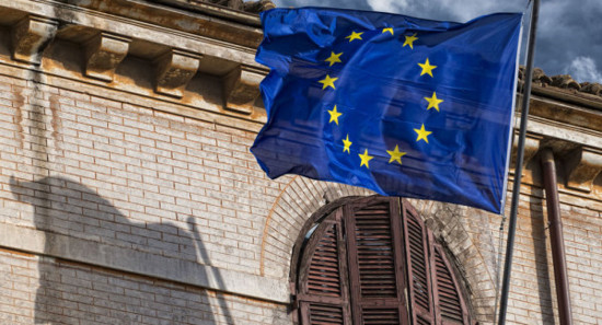 الاتحاد الأوروبي يقدم 60 مليون يورو لإغاثة النازحين بإدلب