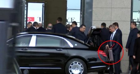 ​​​​​​​أردوغان يحمل 3 حقائب وملفاً أحمر إلى روسيا