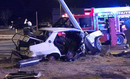 مصرع شخص وإصابة 9 أخرين في تصادم سيارتين جنوبي تركيا