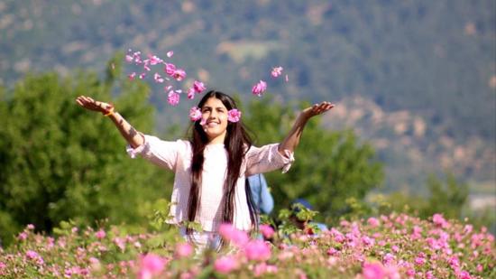 الورود التركية تنثر روائحها في 50 بلدًا