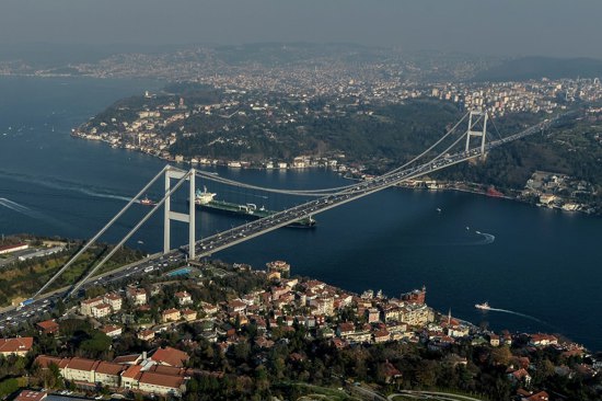 فيروس كورونا يؤجل تشييد جسر معلّق في إسطنبول